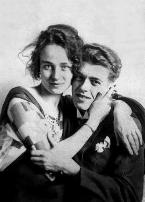 Le peintre Rene Magritte (1898-1967) et sa femme Georgette Berger vers 1922