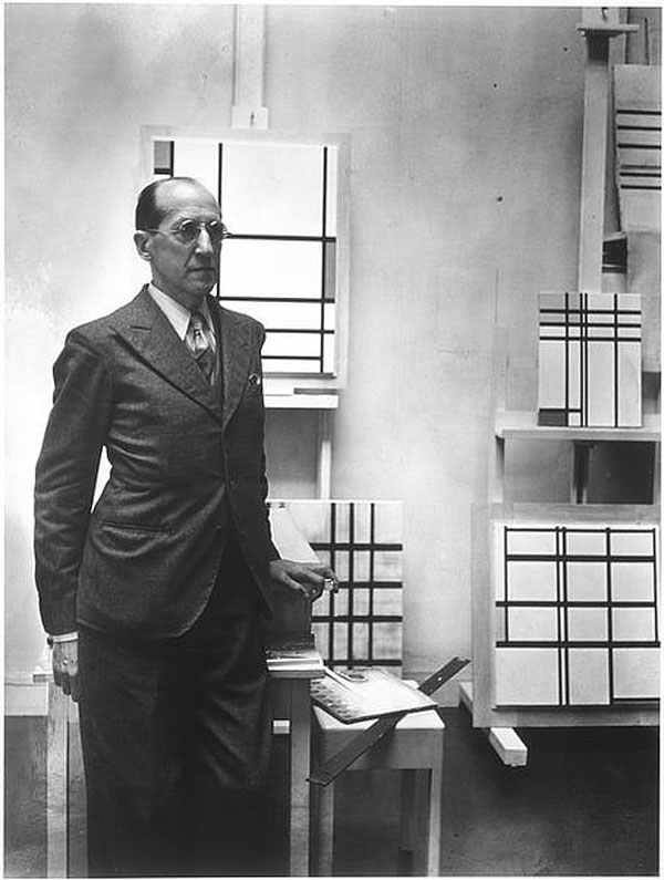 03 Piet Mondrian in his atelier 1937