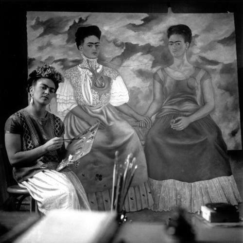 Frida Kahlo painting Las dos Fridas 1939 photo by Nickolas Muray