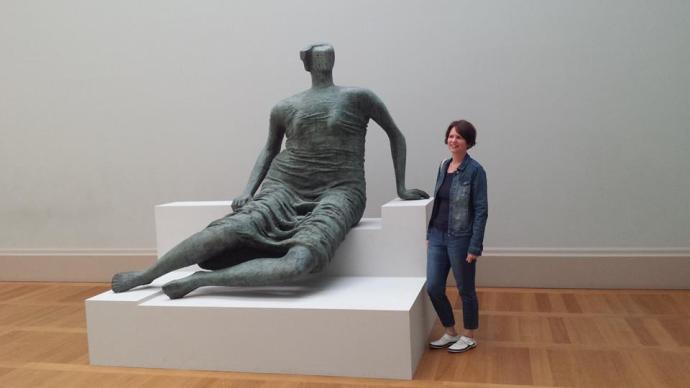 Henry Moore Draped Seated Figure 1957-1958 (bronze) Tate Britain London